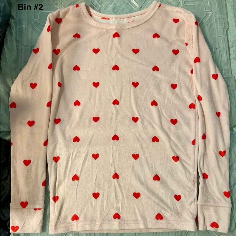 Cat & Jack Girls Red Heart Long Sleeve Shirt with matching Bottoms (Pajamas)